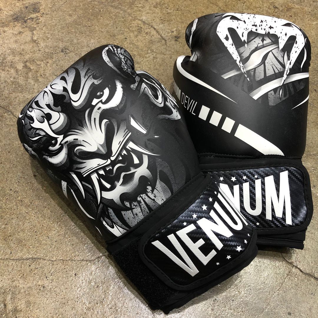 Venum Devil Boxing Gloves, 運動產品, 運動與健身, 運動與健身 拉伸配件 Carousell