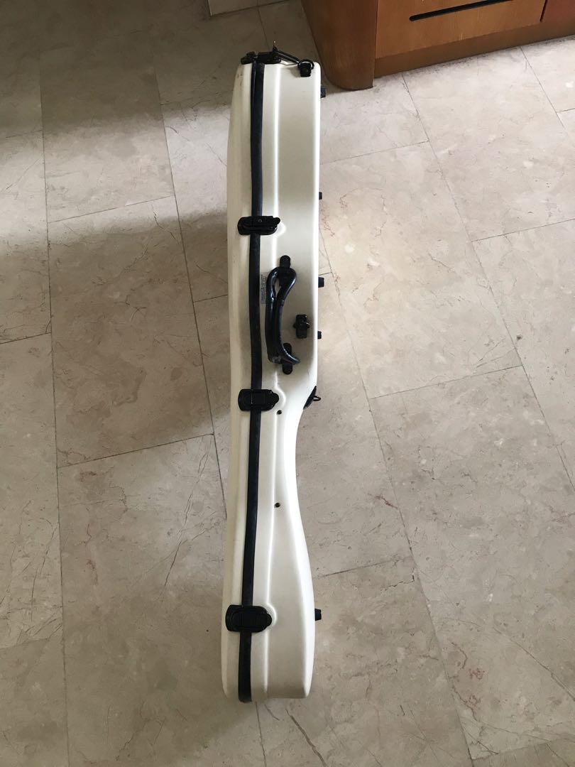 Fiber classical Guitar hard case, Hobbies & Toys, Music & Media