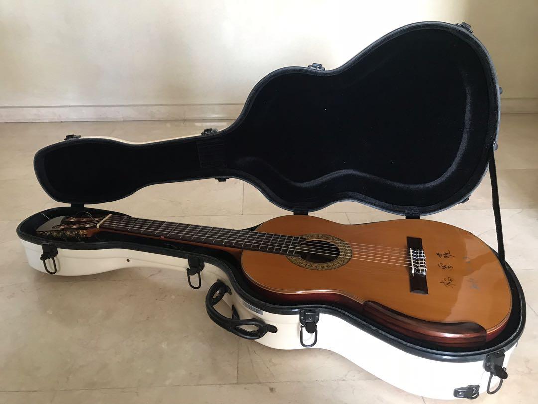 Fiber classical Guitar hard case, Hobbies & Toys, Music & Media