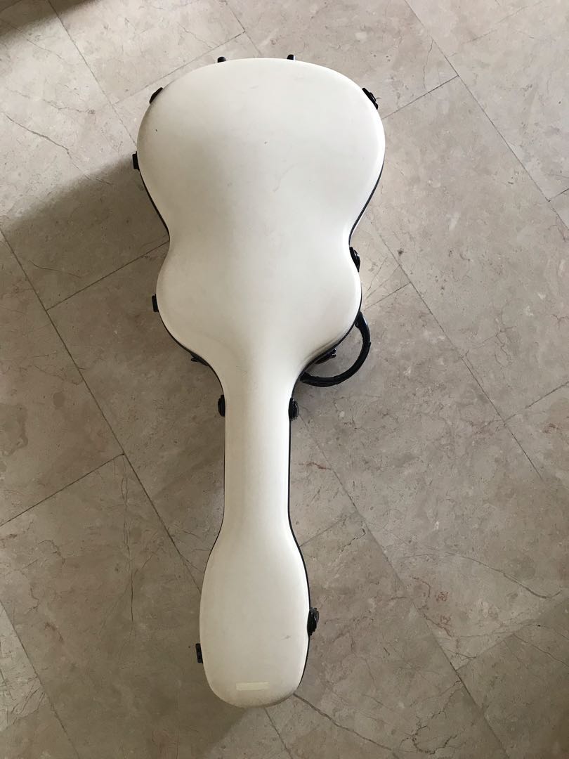 Fiber classical Guitar hard case, Hobbies & Toys, Music & Media