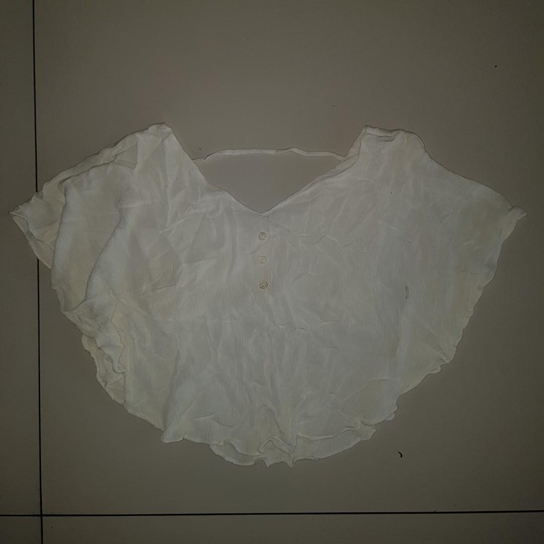 Flowy White Crop Top (Category: Sleeveless) located in Quezon City. Submitted by mostly99 (Listing ID 203095567, Image 1). Description: Never used Fits S-SL.