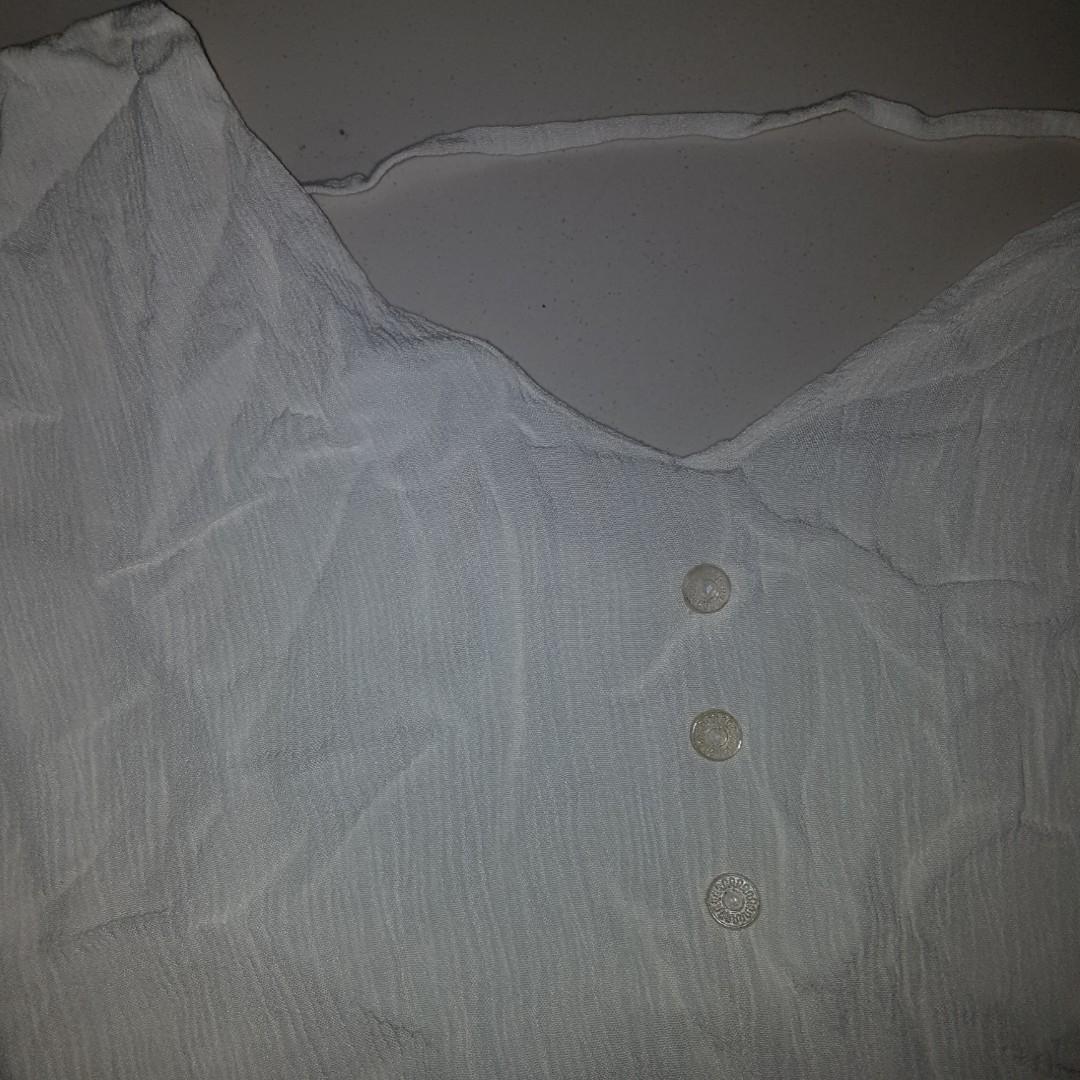 Flowy White Crop Top (Category: Sleeveless) located in Quezon City. Submitted by mostly99 (Listing ID 203095567, Image 2). Description: Never used Fits S-SL.