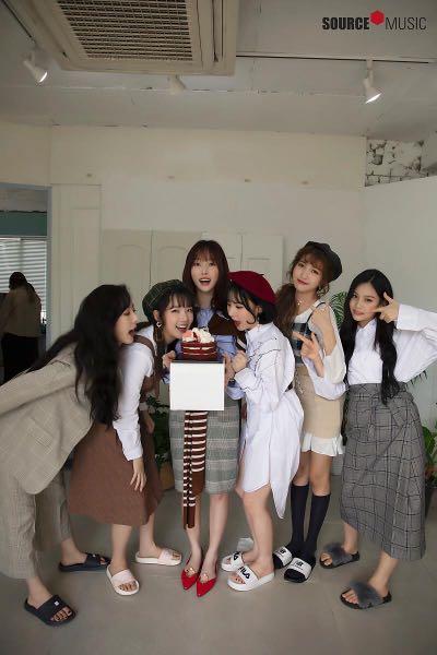 P O Gfriend 2019 Season Greetings Hobbies Toys Memorabilia Collectibles K Wave On Carousell