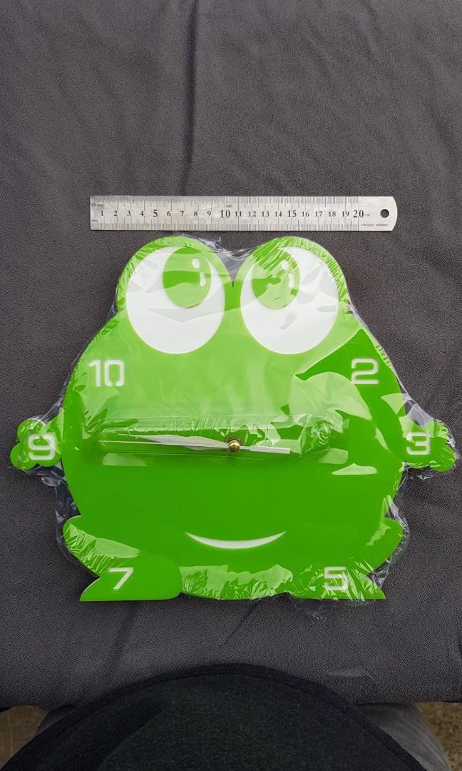 Wall clock (Category: Clocks) located in Singapore. Submitted by tancyalan (Listing ID 203056512, Image 1). Description: Wall Clock with various design, battery operated Further discount with multiple purchases.
