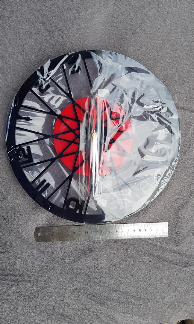 Wall clock (Category: Clocks) located in Singapore. Submitted by tancyalan (Listing ID 203067983, Image 1). Description: Wall Clock with various design, battery operated Further discount with multiple purchases.