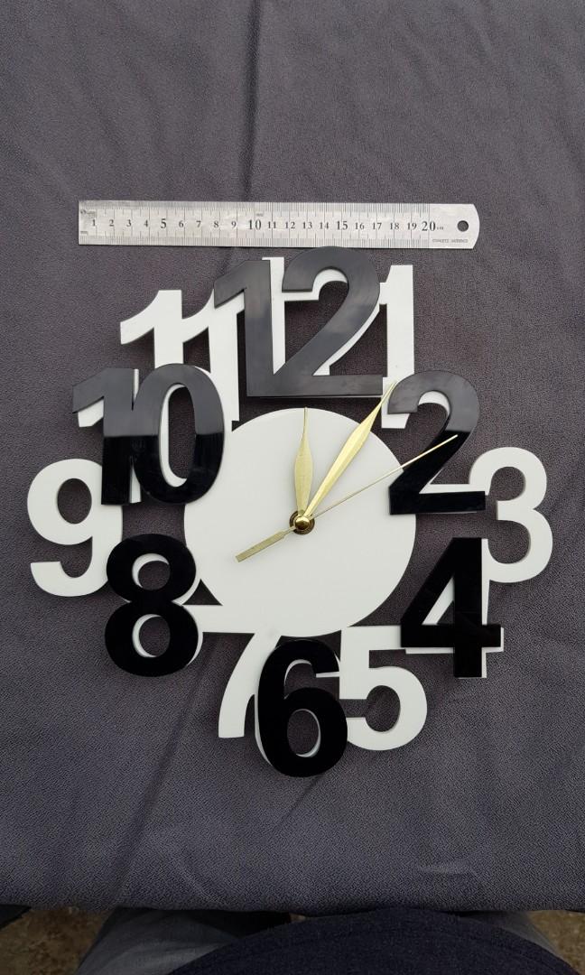 Wall clock (Category: Clocks) located in Singapore. Submitted by tancyalan (Listing ID 203068843, Image 1). Description: Wall Clock with various design, battery operated Further discount with multiple purchases.