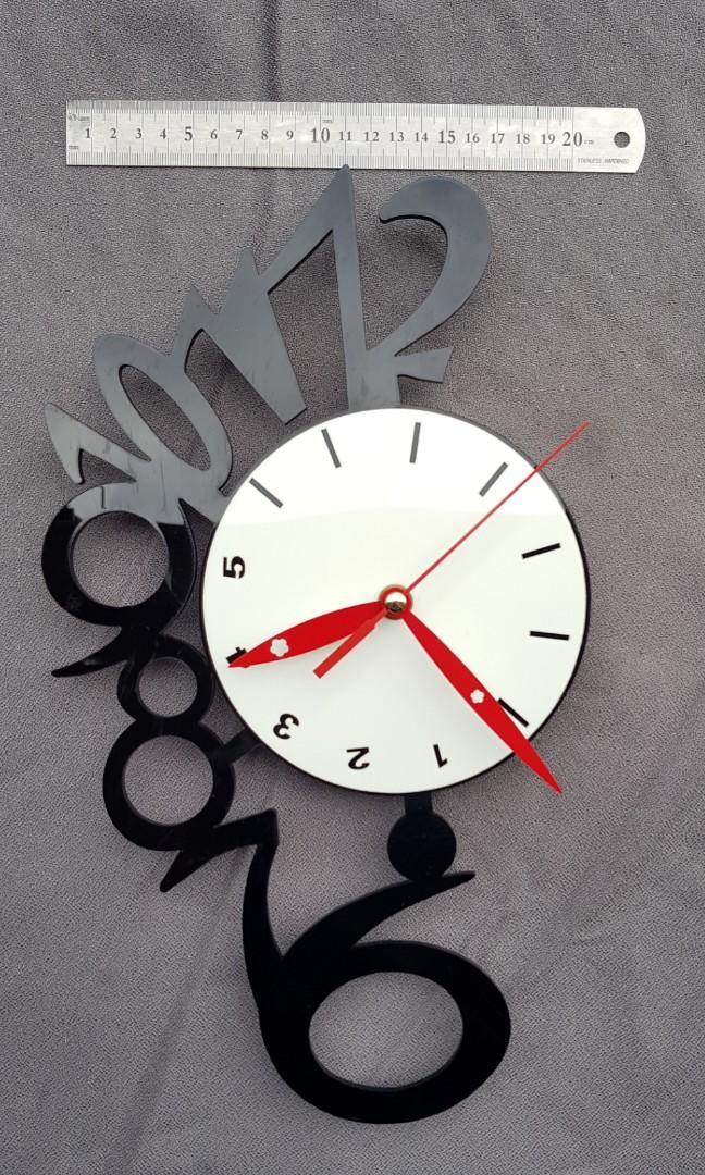 Wall clock (Category: Clocks) located in Singapore. Submitted by tancyalan (Listing ID 203068975, Image 1). Description: .