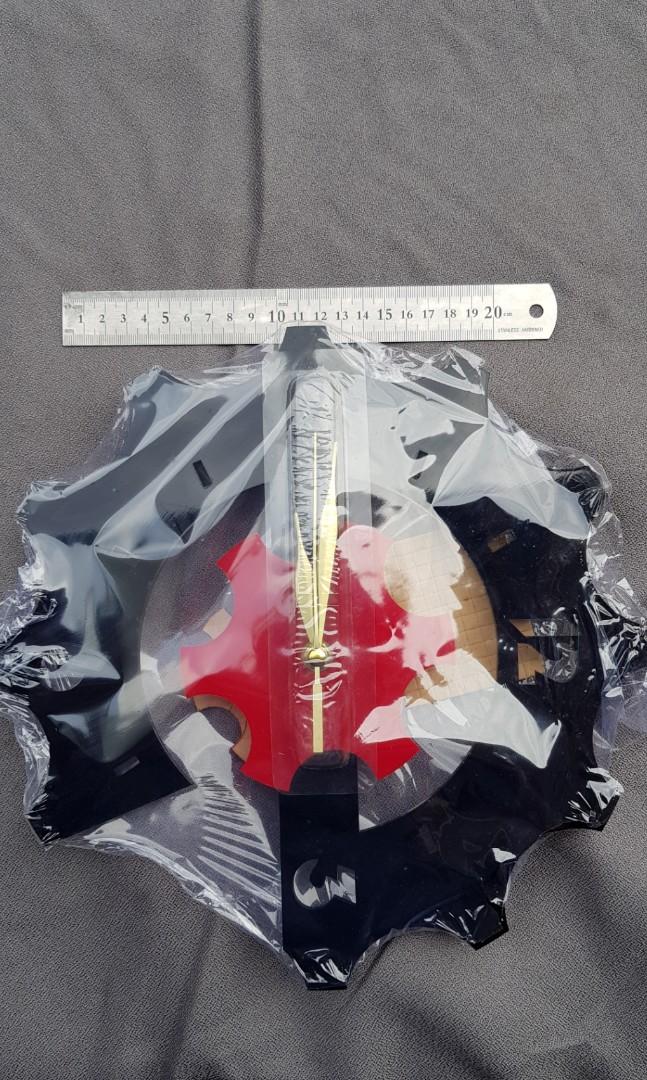 Wall clock (Category: Clocks) located in Singapore. Submitted by tancyalan (Listing ID 203069320, Image 1). Description: Wall Clock with various design, battery operated Further discount with multiple purchases.