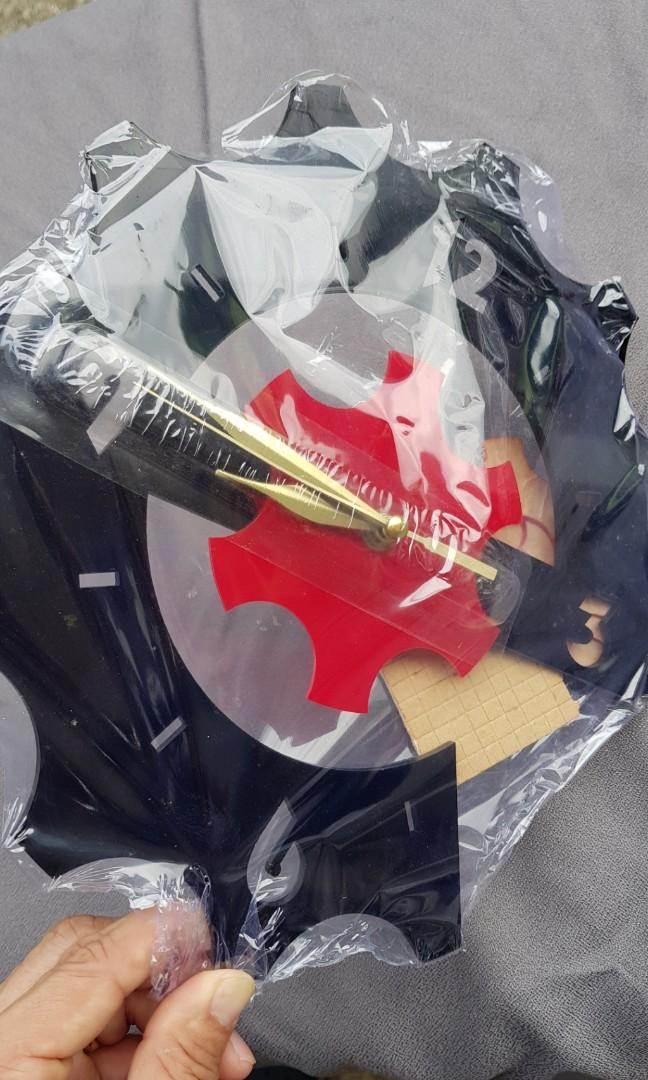 Wall clock (Category: Clocks) located in Singapore. Submitted by tancyalan (Listing ID 203069320, Image 2). Description: Wall Clock with various design, battery operated Further discount with multiple purchases.