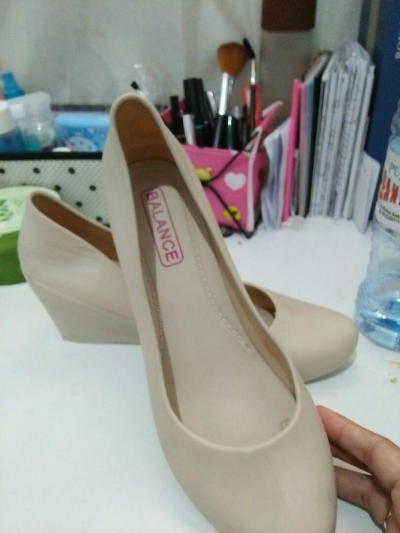 WEDGES JELLY SHOES BALANCE Fesyen Wanita Sepatu di Carousell