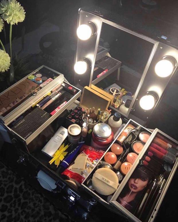 Black Glittery Makeup Train Case (Category: Makeup) located in Quezon City. Submitted by rremzjudiana (Listing ID 181227562, Image 3). Description: To all Aspiring MUA Makeup enthusiast like me I’ll be selling my makeup train case bought it from kikay_kit IG acct. @ the price of 8,500 Selling if for 5,500 only. Last price na po ☺️ No haggling please 😁 Inclusions 🔹 🔑 🔹 💡 💡 💡 💡 🔹 📦 🔹 🔌 You may remove the sticker name **Note** - all bulb
