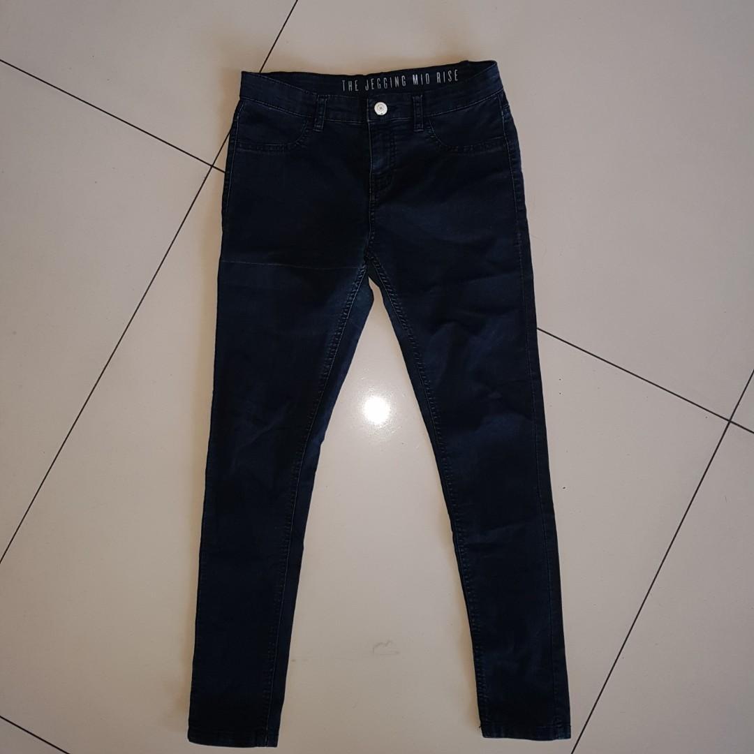 Dark blue Jeggings (Category: Jeans) located in Quezon City. Submitted by mostly99 (Listing ID 203355802, Image 1). Description: Used once. Fits 27-28.