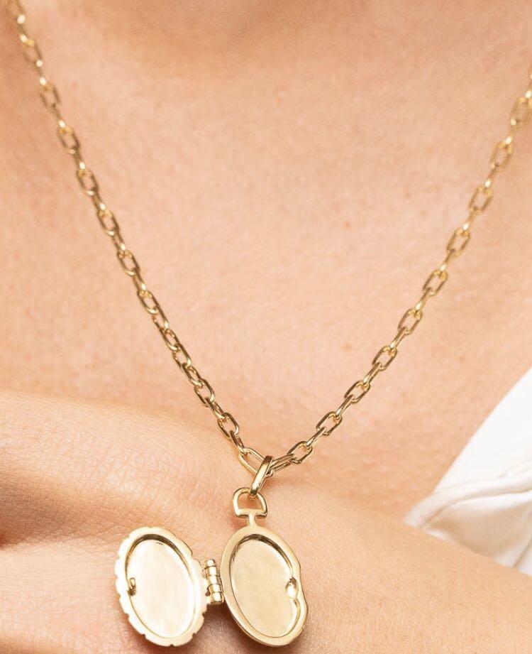 Mejuri oval necklace top