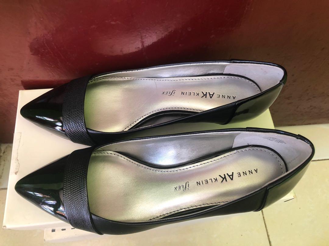 NEW Anne Klein Black Shoes (Category: Sneakers) located in Manila. Submitted by donna0209 (Listing ID 203319276, Image 1). Description: NEW!! Anne Klein iFlex black shoes RFS: Bought the wrong shoe size Size: 7 and half (see shoe box pic) .