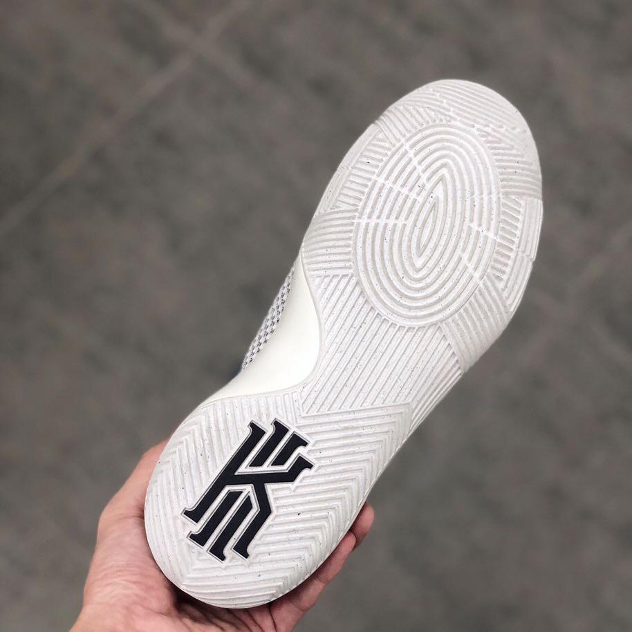 Sepatu Basket Desain Nike Kyrie 5 EP Warna Hitam Putih