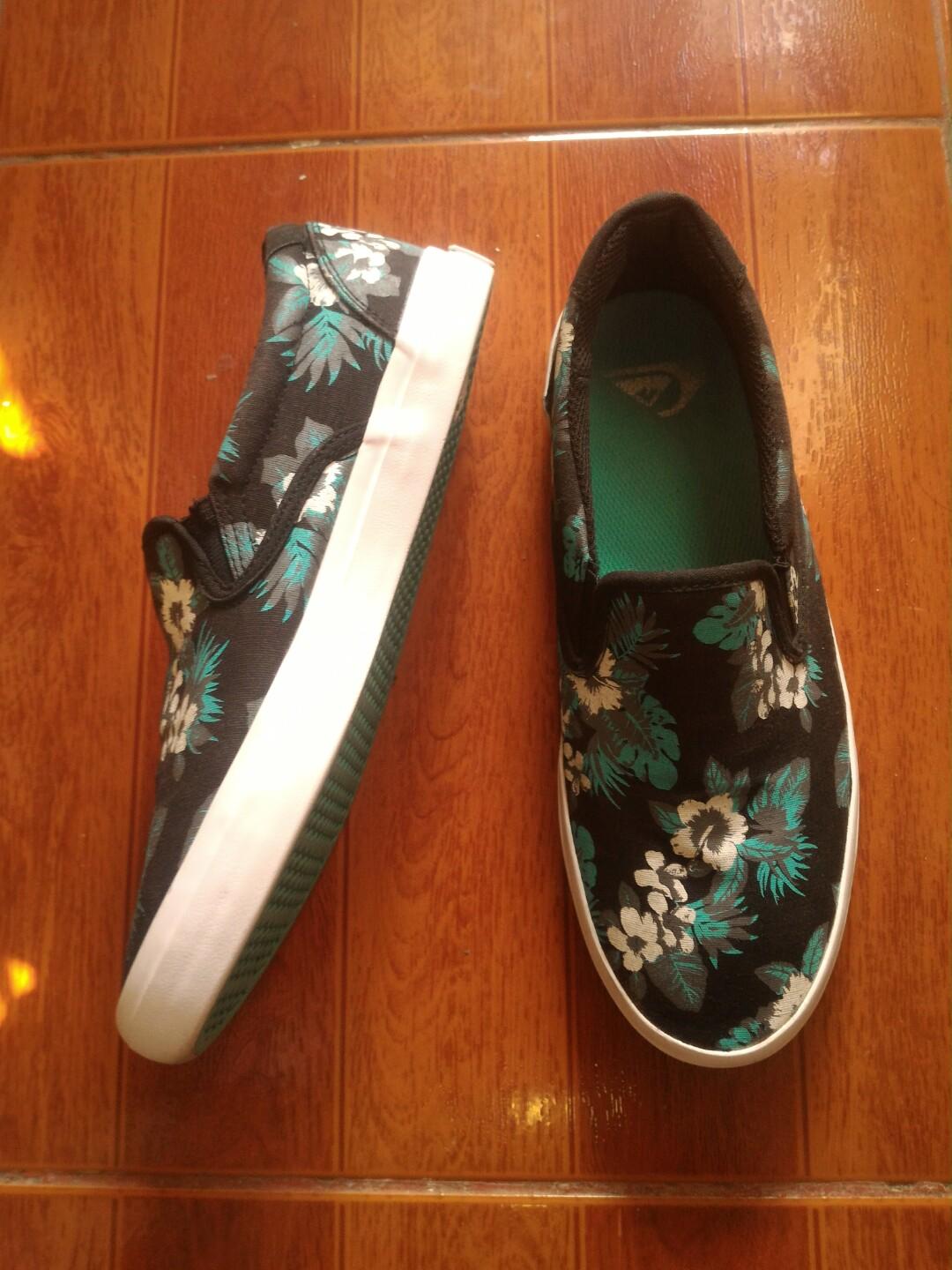 quiksilver slip on shoes