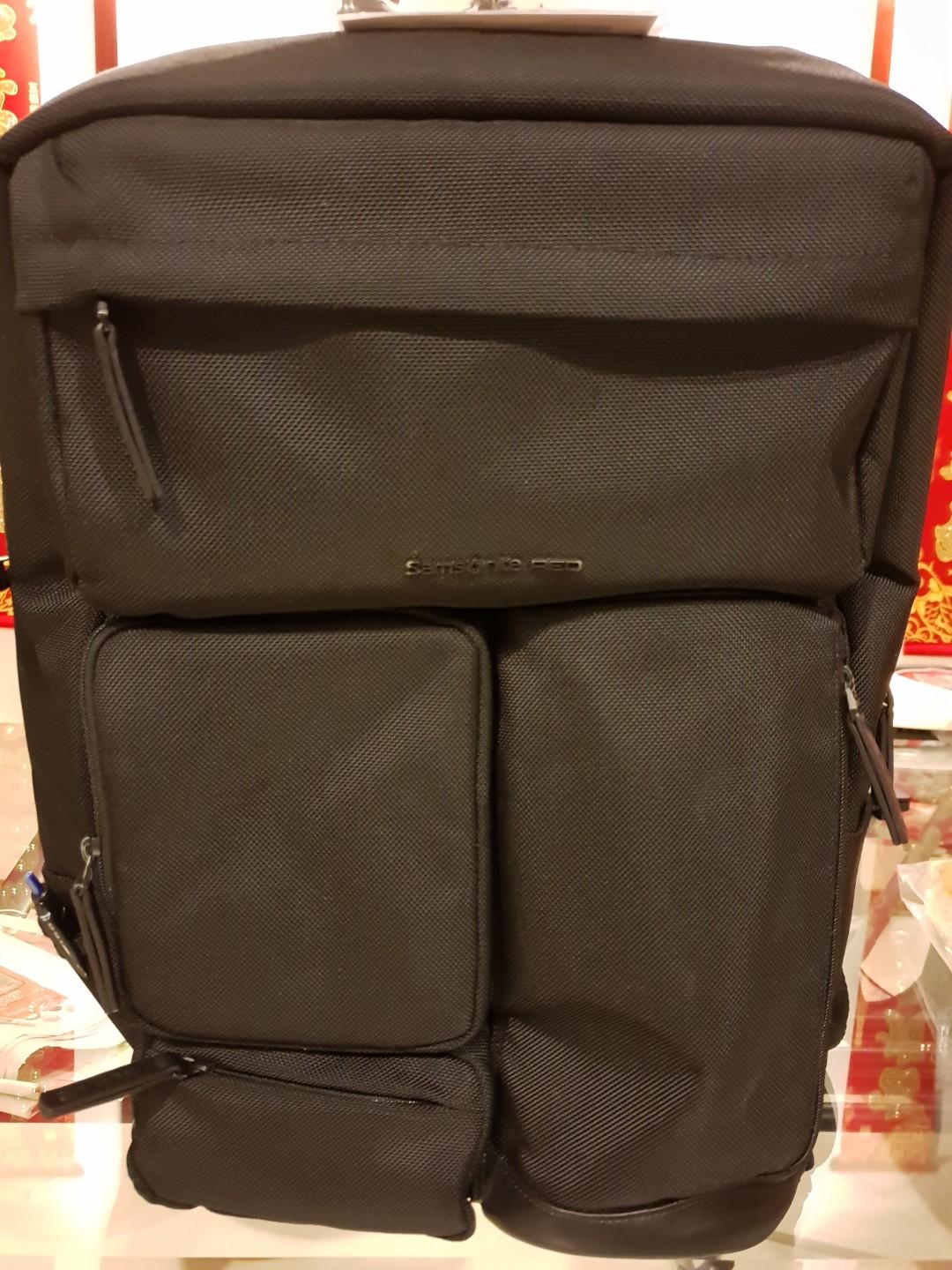 Samsonite red claken top
