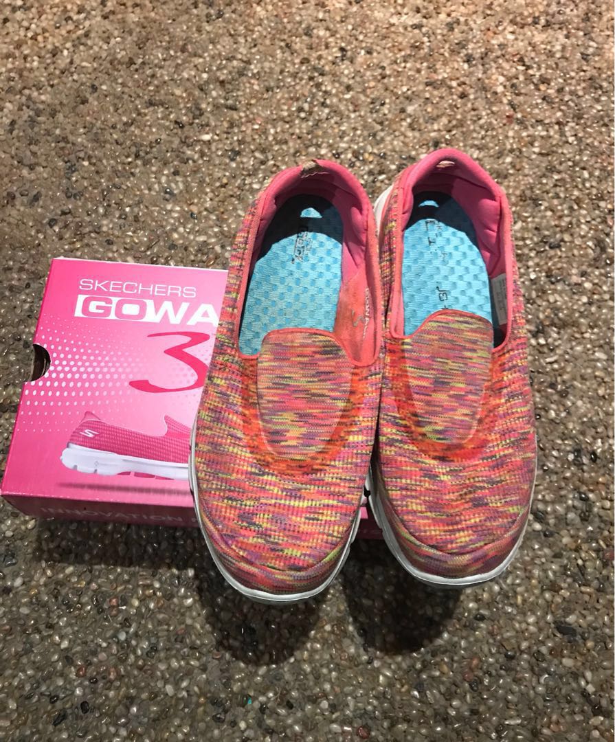 sketcher go walk boots