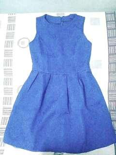 Dress mini biru tua untuk pesta