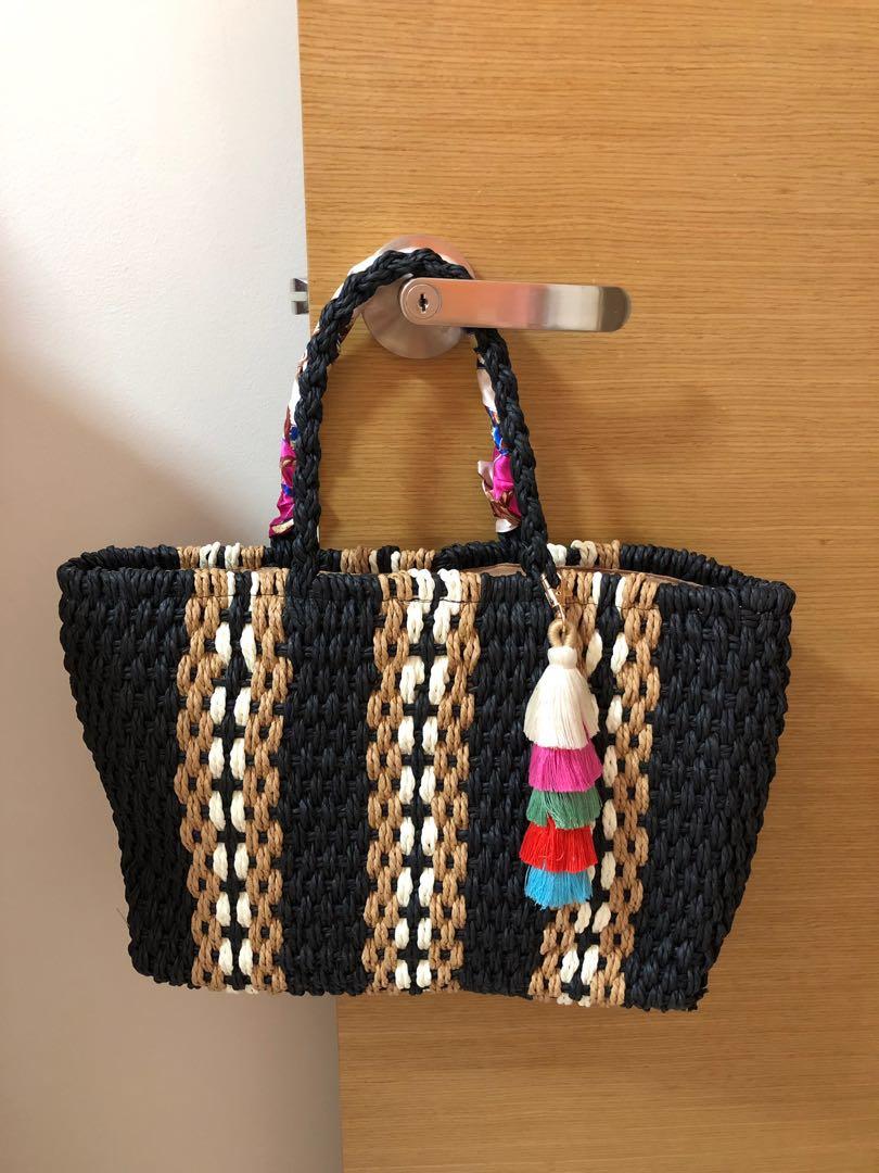 Rattan bag with tassel outlet
