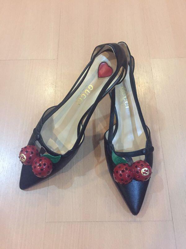 gucci cherry pumps