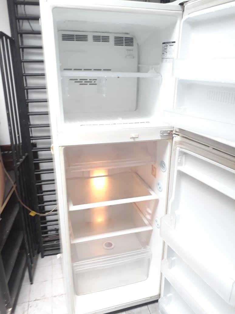Lg Kulkas 2 Pintu Ukuran Besar Elektronik Lainnya Di Carousell