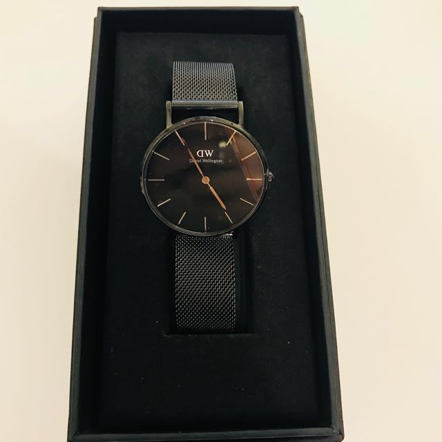 Havanemone væv Ti år YEAR END SALE] Authentic DW Daniel Wellington Watch (Black | 36mm), Mobile  Phones & Gadgets, Wearables & Smart Watches on Carousell
