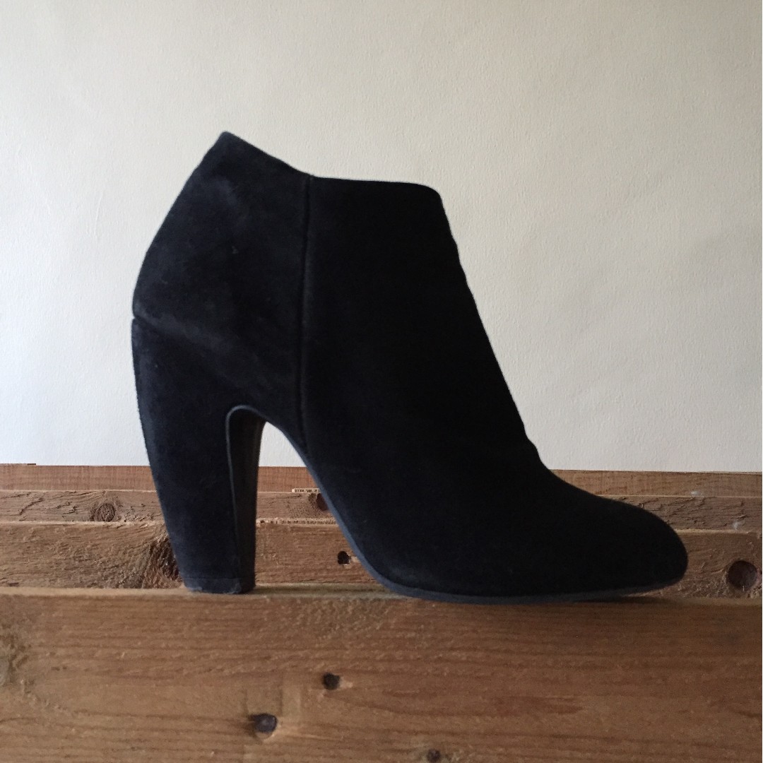 Steve Madden Black Suede Curved Heel Panelope Ankle Boot Givenchy And Maison Margiela Inspired Genuine Leather Women S Fashion Footwear Loafers On Carousell