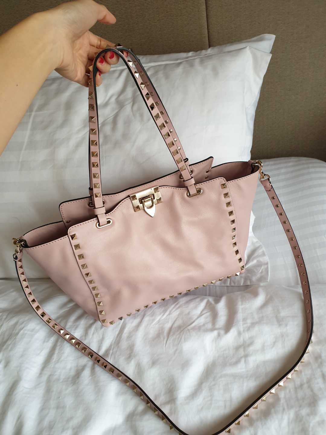 Valentino Rockstud Tote Bag Small (Pink), Luxury, Bags & on Carousell