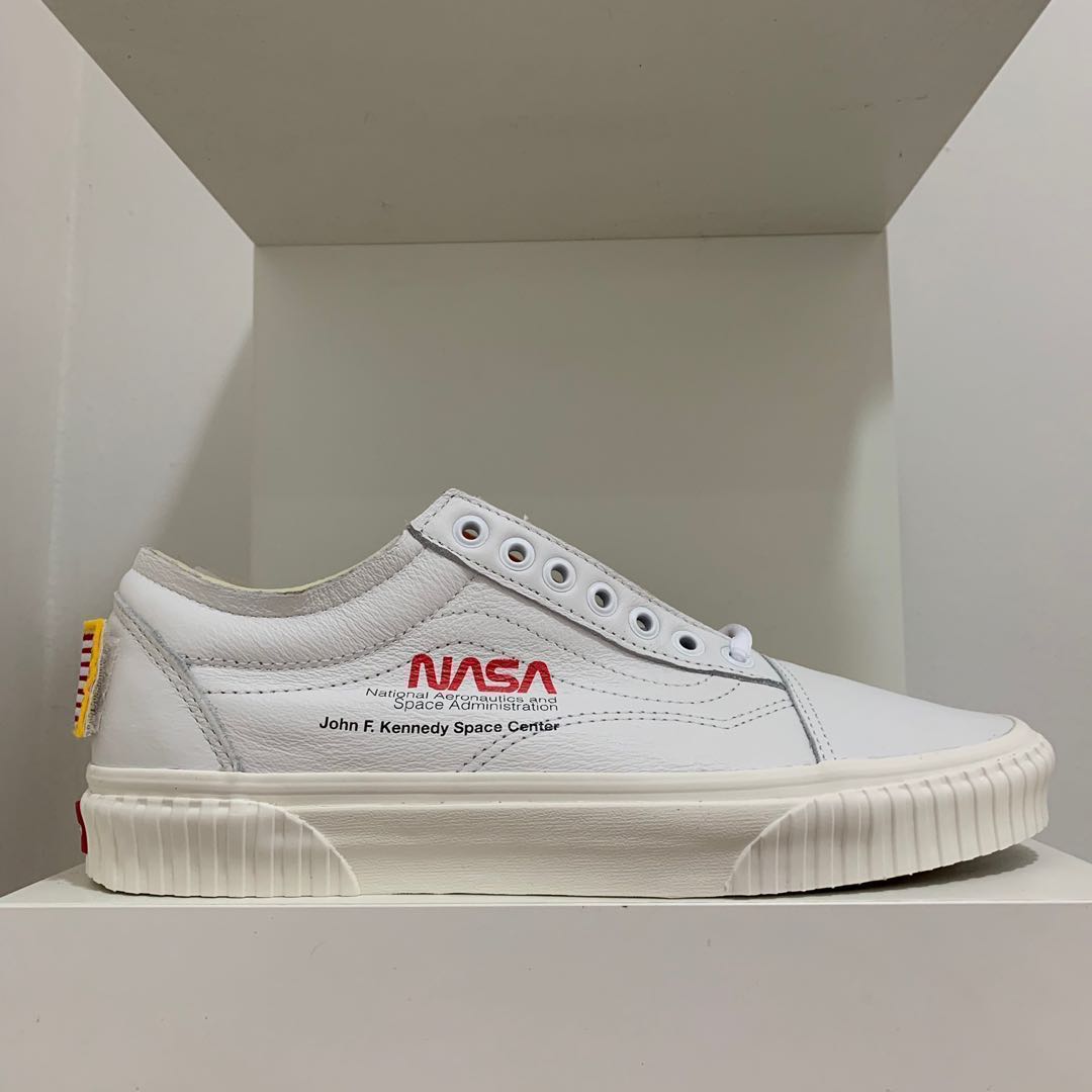 space voyager true white