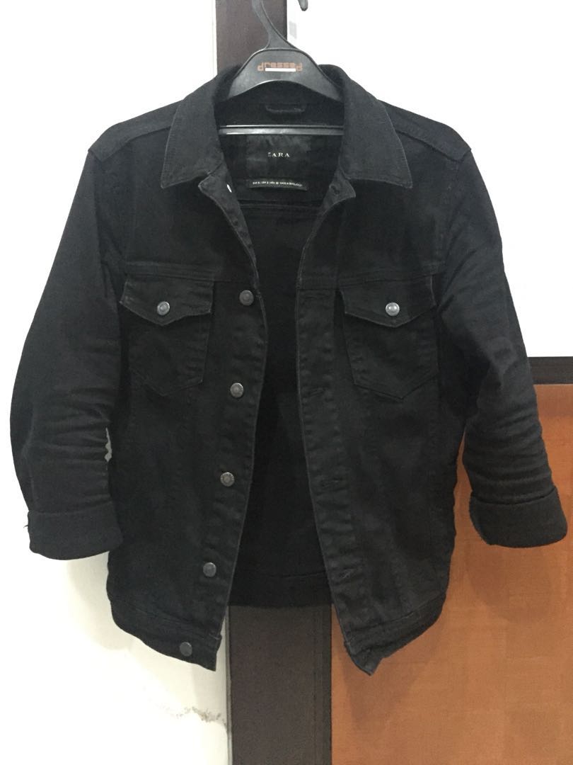 Zara denim jacket black, Fesyen Pria, Pakaian , Baju Luaran di Carousell