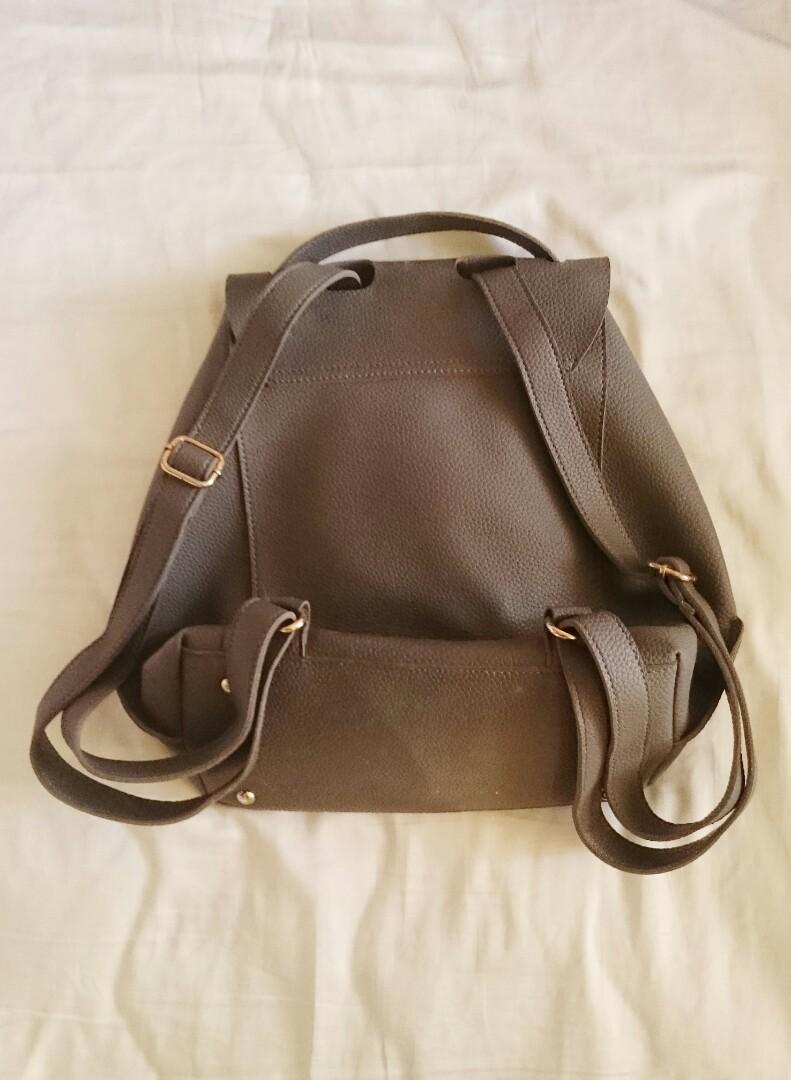 Gray Backpack (Category: Backpacks) located in Quezon City. Submitted by mallows23 (Listing ID 203620245, Image 2). Description: Gray backpack with magnetic clasp With detachable zippered pouch Used a few times Rfs: Too many bags.