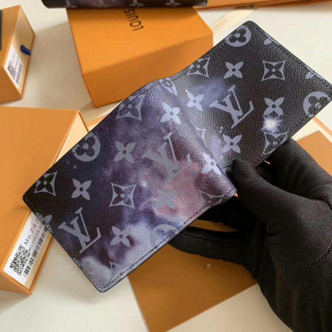 LOUIS VUITTON M67429 MULTIPLE WALLET GALAXY, Men's Fashion, Watches &  Accessories, Wallets & Card Holders on Carousell