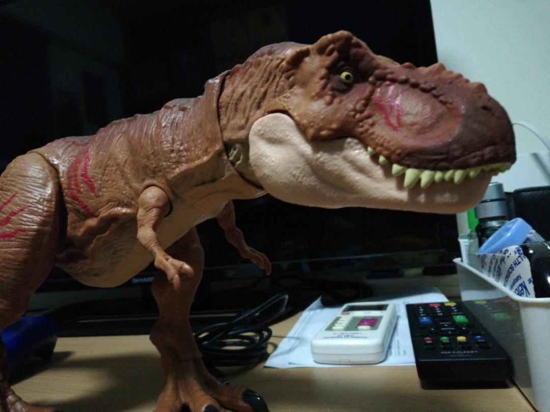 jurassic world 2 fallen kingdom tyrannosaurus rex & monolophosaurus