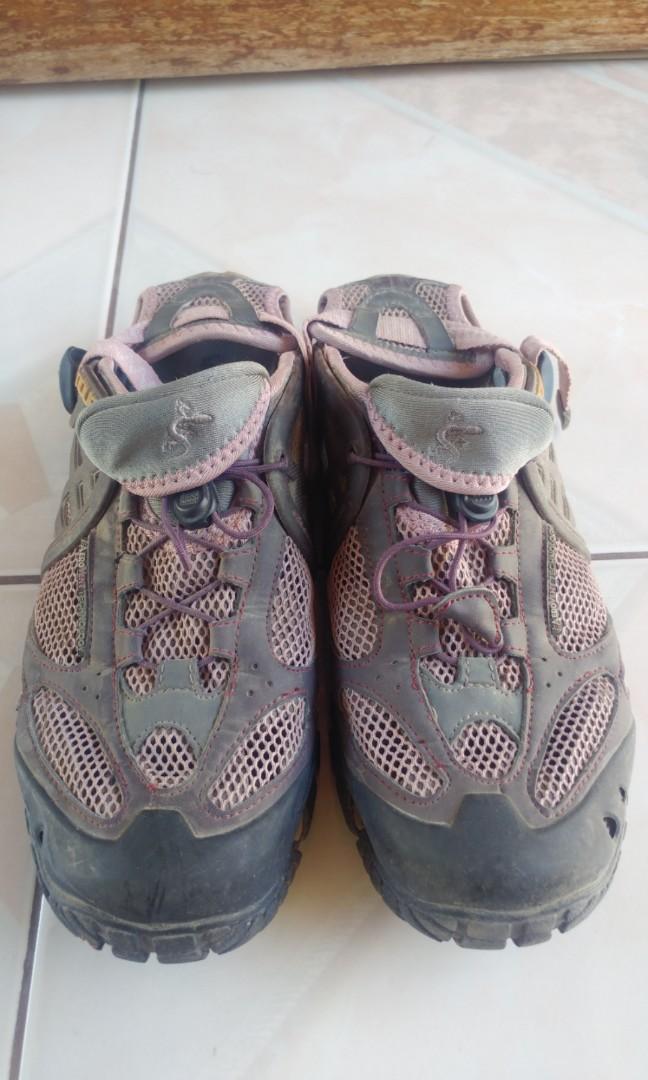 sandugo trekking shoes