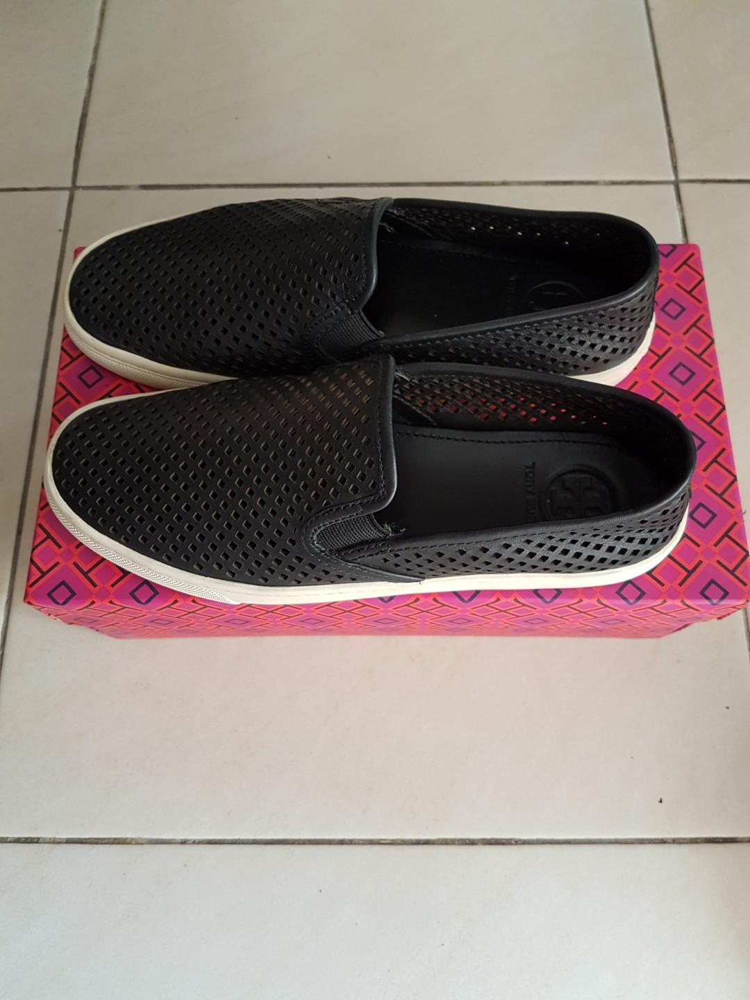Tory Burch Jesse Perforated Sneaker 100 original Fesyen Wanita