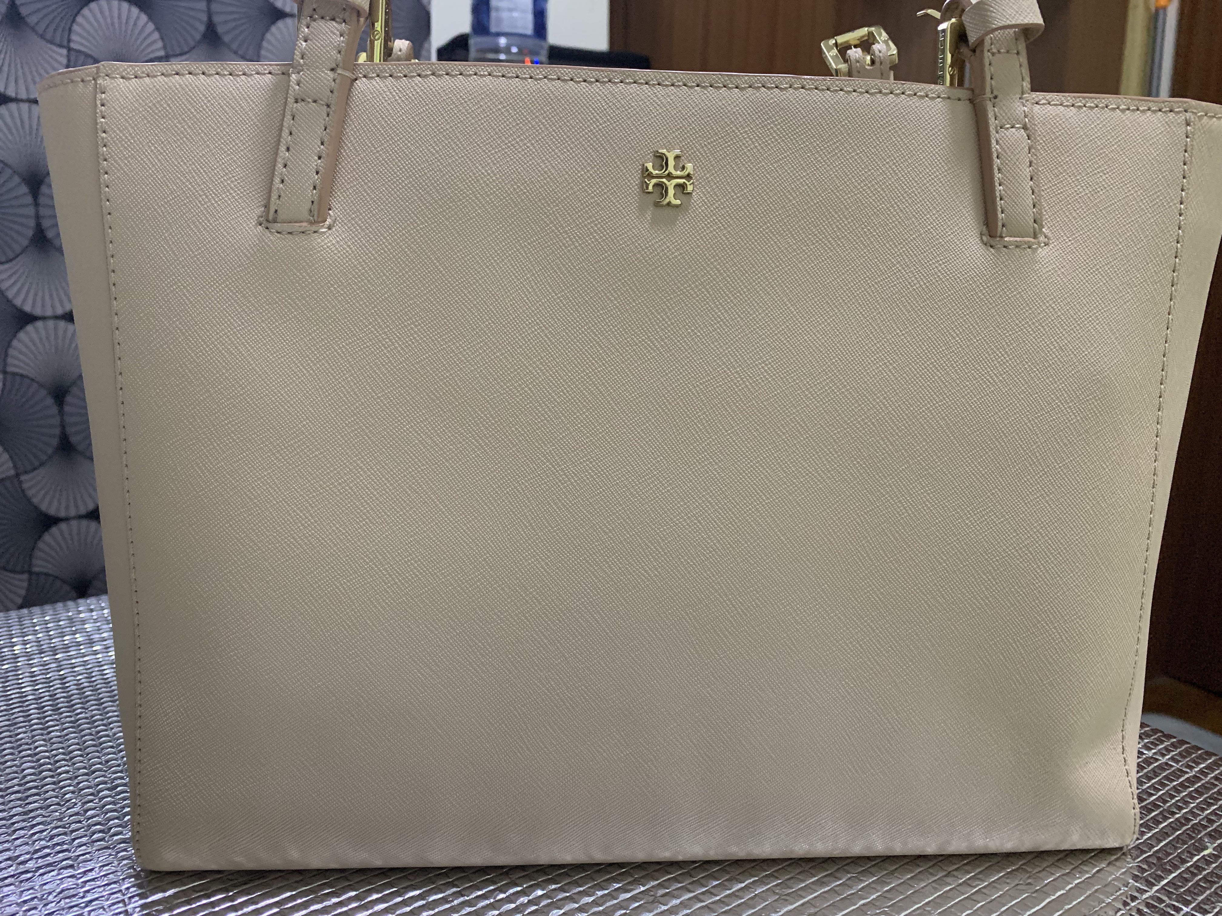 Tory Burch York Buckle Beige Leather Tote Bag, Women's Fashion, Bags &  Wallets, Tote Bags on Carousell