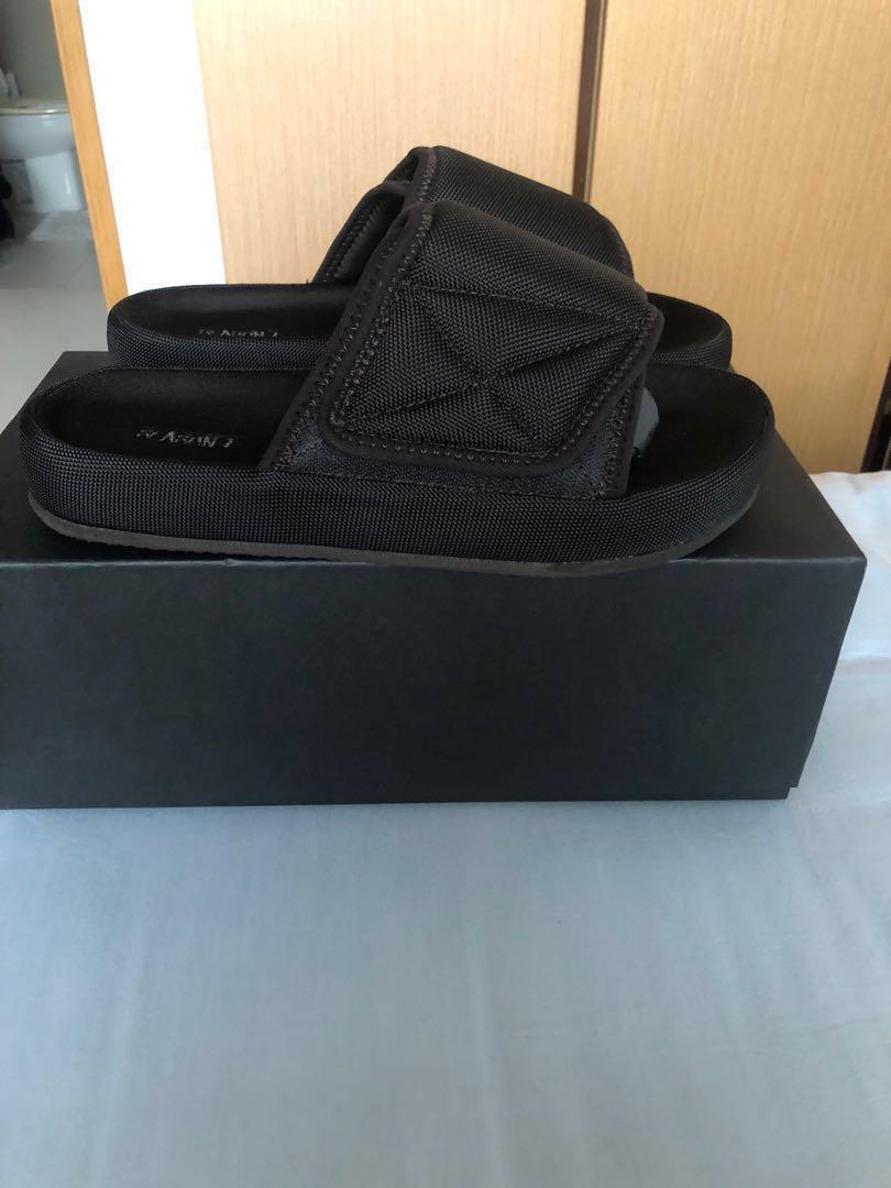 Yeezy season sales 7 sandals