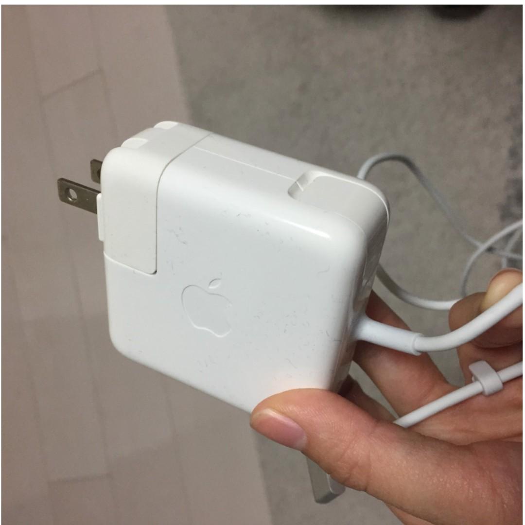 二手9成新 原價45折售出 Apple Macbook Air 電源充電器 45w 電腦3c 電腦零件週邊在旋轉拍賣