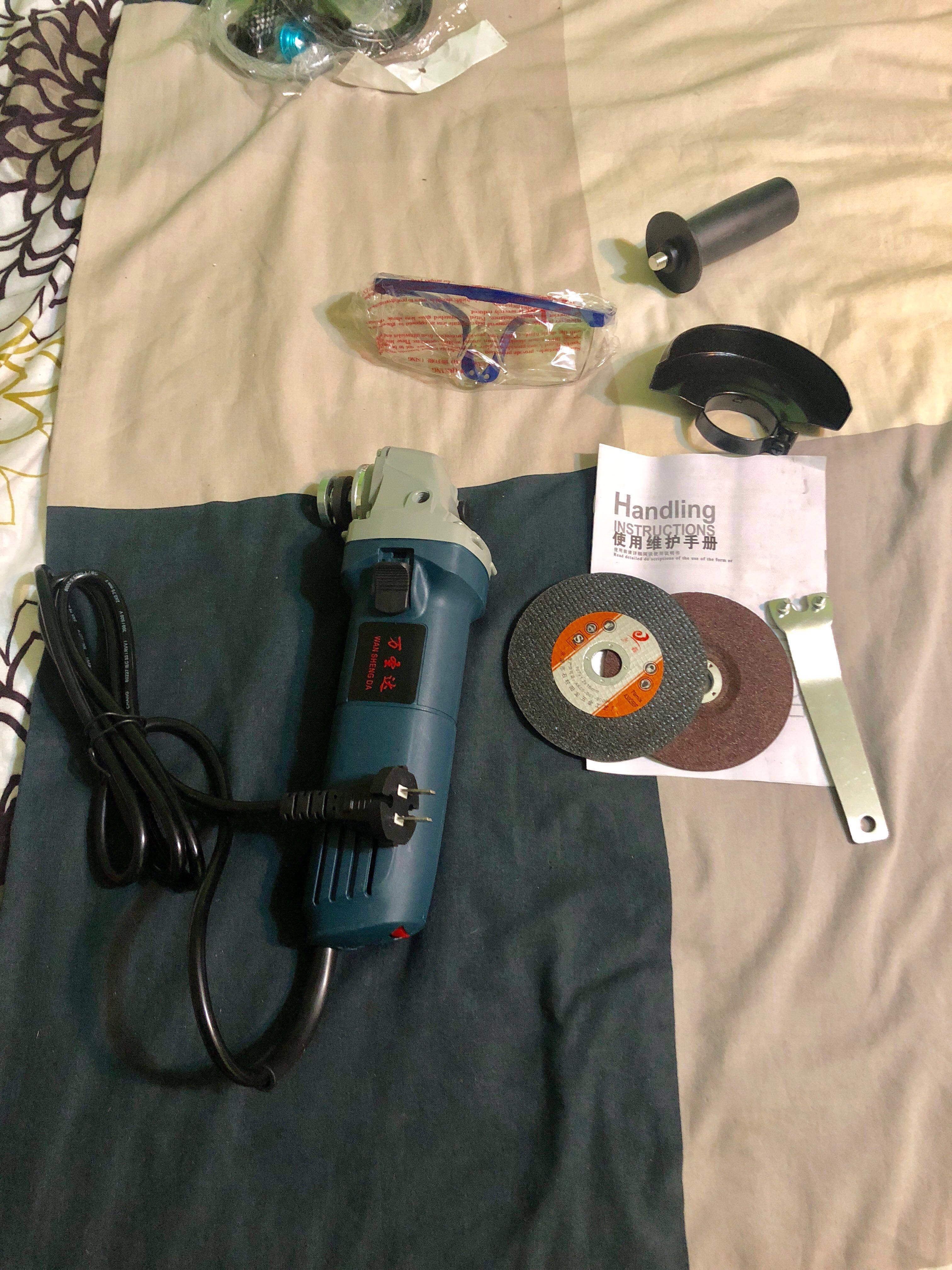 Adjustable Angle grinder (Category: Home Improvement Tools & Accessories) located in Singapore. Submitted by exodust (Listing ID 186547658, Image 1). Description: Specs: 0-12,000/min 10cm blade adequate Up to 6 speed dial switch (ADJUSTABLE) Working with good quality at the correct speed for correct material. .