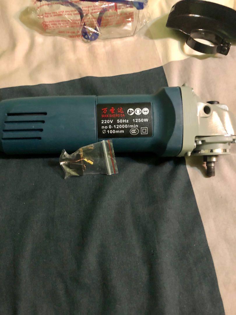 Adjustable Angle grinder (Category: Home Improvement Tools & Accessories) located in Singapore. Submitted by exodust (Listing ID 186547658, Image 3). Description: Specs: 0-12,000/min 10cm blade adequate Up to 6 speed dial switch (ADJUSTABLE) Working with good quality at the correct speed for correct material. .