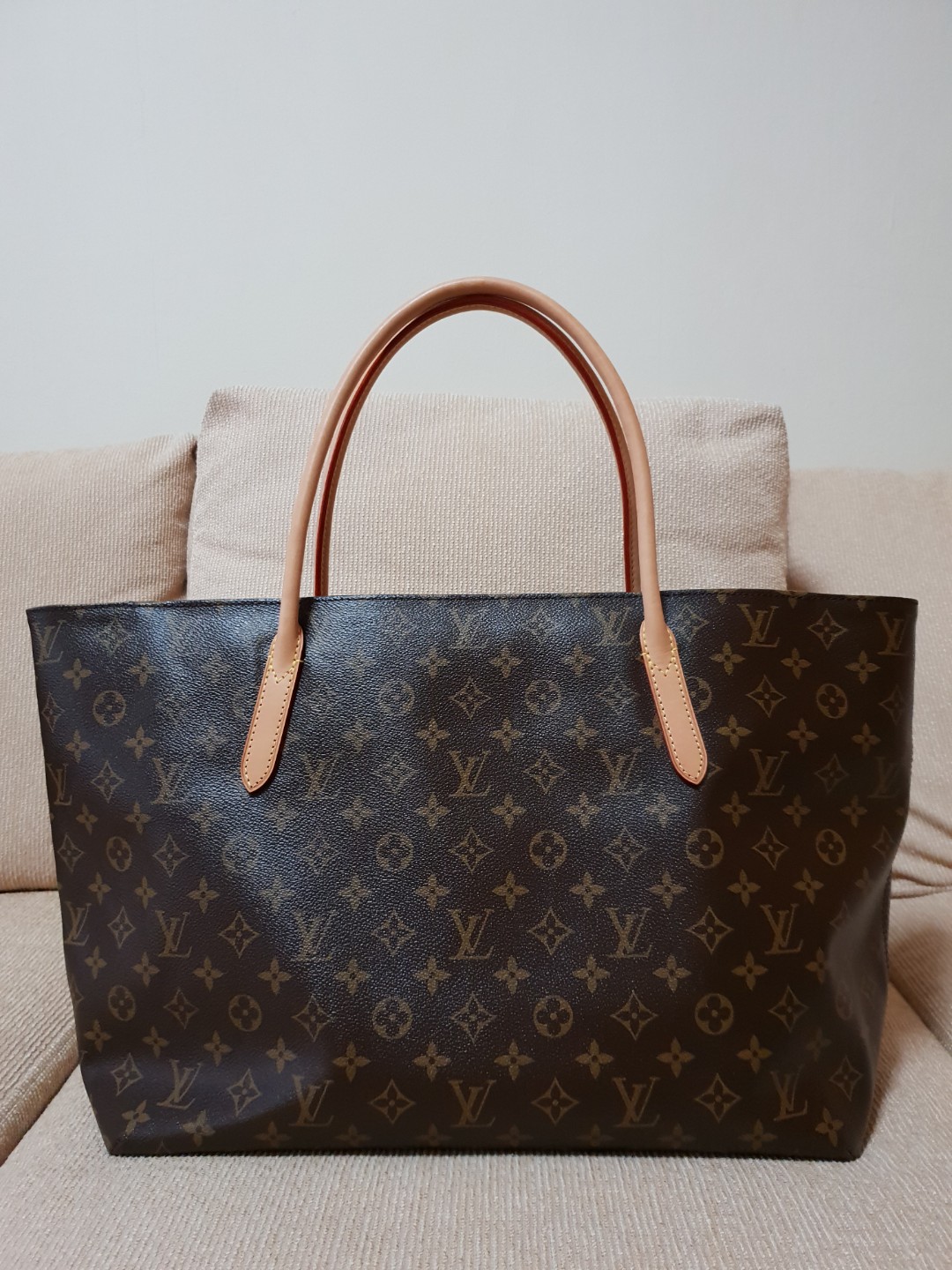 Authentic Lv Tote Bag Luxury Bags Wallets Handbags On Carousell