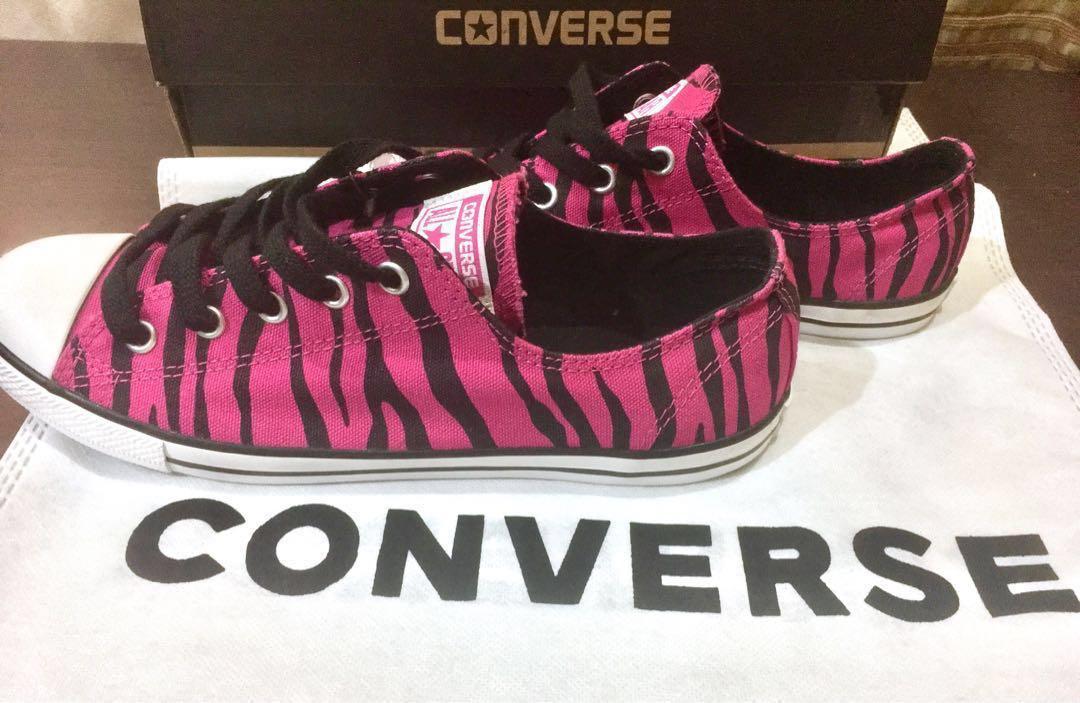 black and hot pink converse