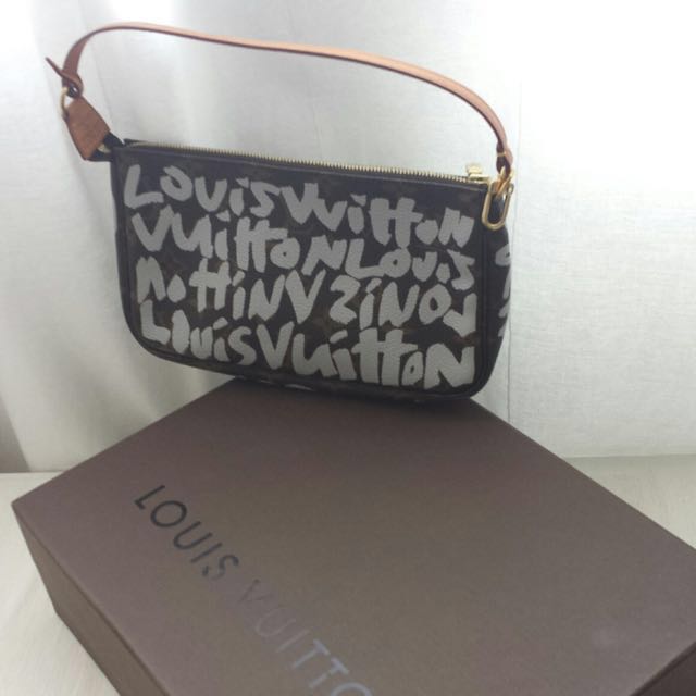 Louis-Vuitton-Monogram-Graffiti-Pochette-Accessoires-M92192 –  dct-ep_vintage luxury Store