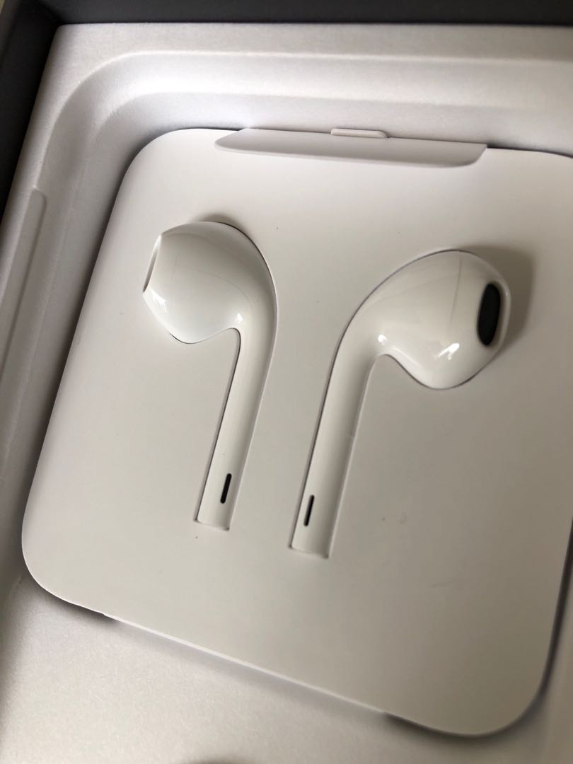 Original EarPods lightning connector, Mobile Phones & Gadgets, Mobile