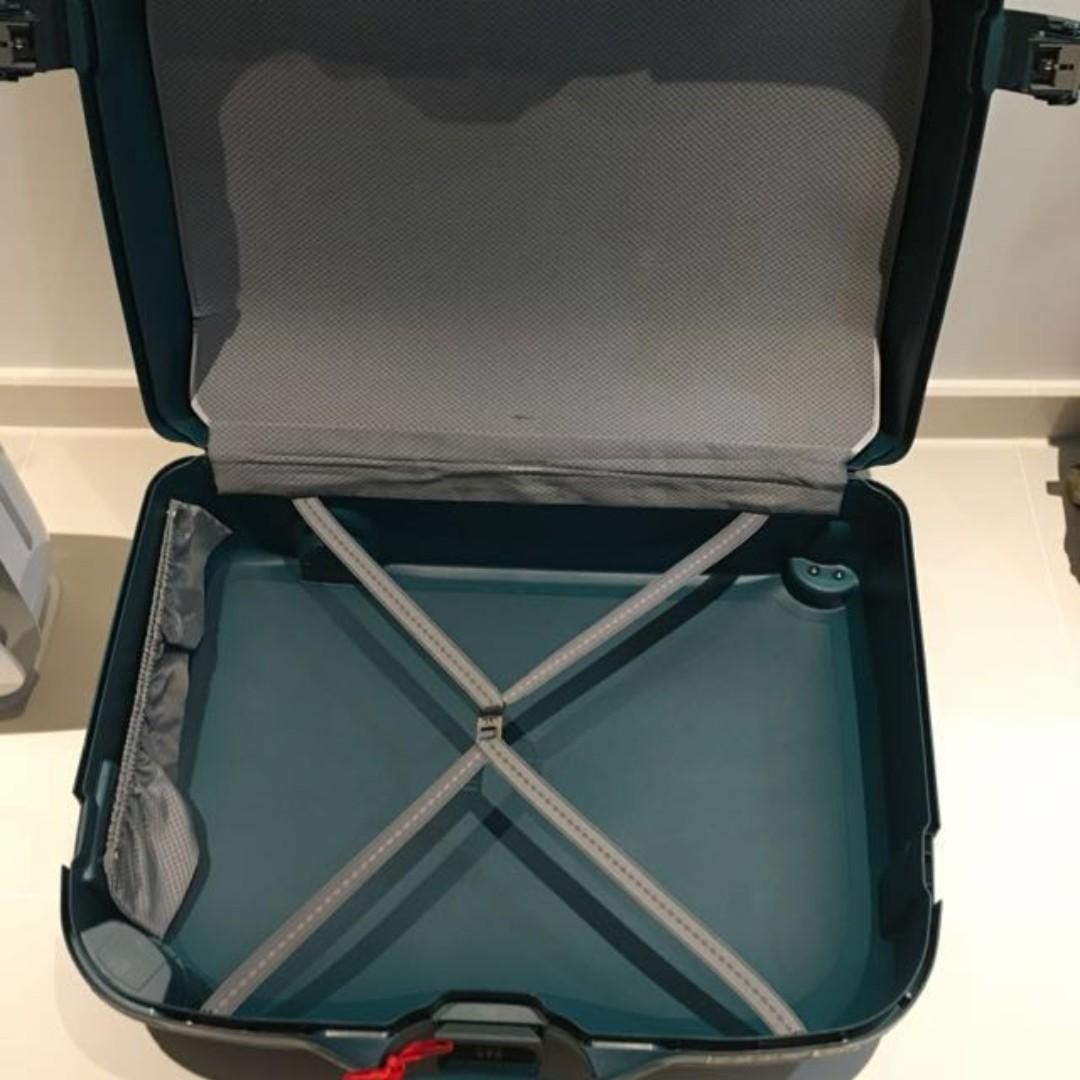 FREE DeliverySamsonite Oyster hard clamshell rolling luggage with 4