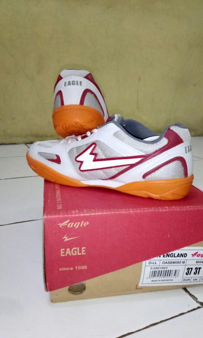 Sepatu Eagle New England Size 37 Color D Grey Red Kombinasi Putih Sepatu Badminton Olah Raga Perlengkapan Olahraga Lainnya Di Carousell