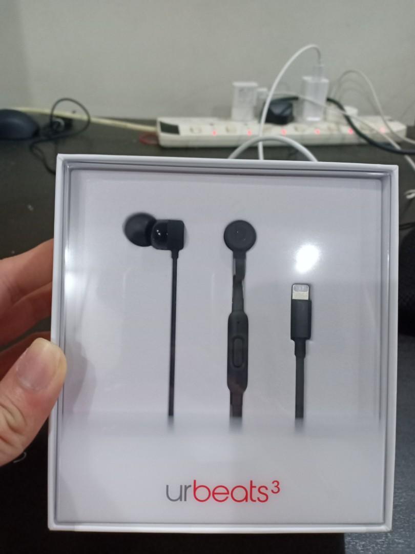 urbeats3 earphones with lightning connector