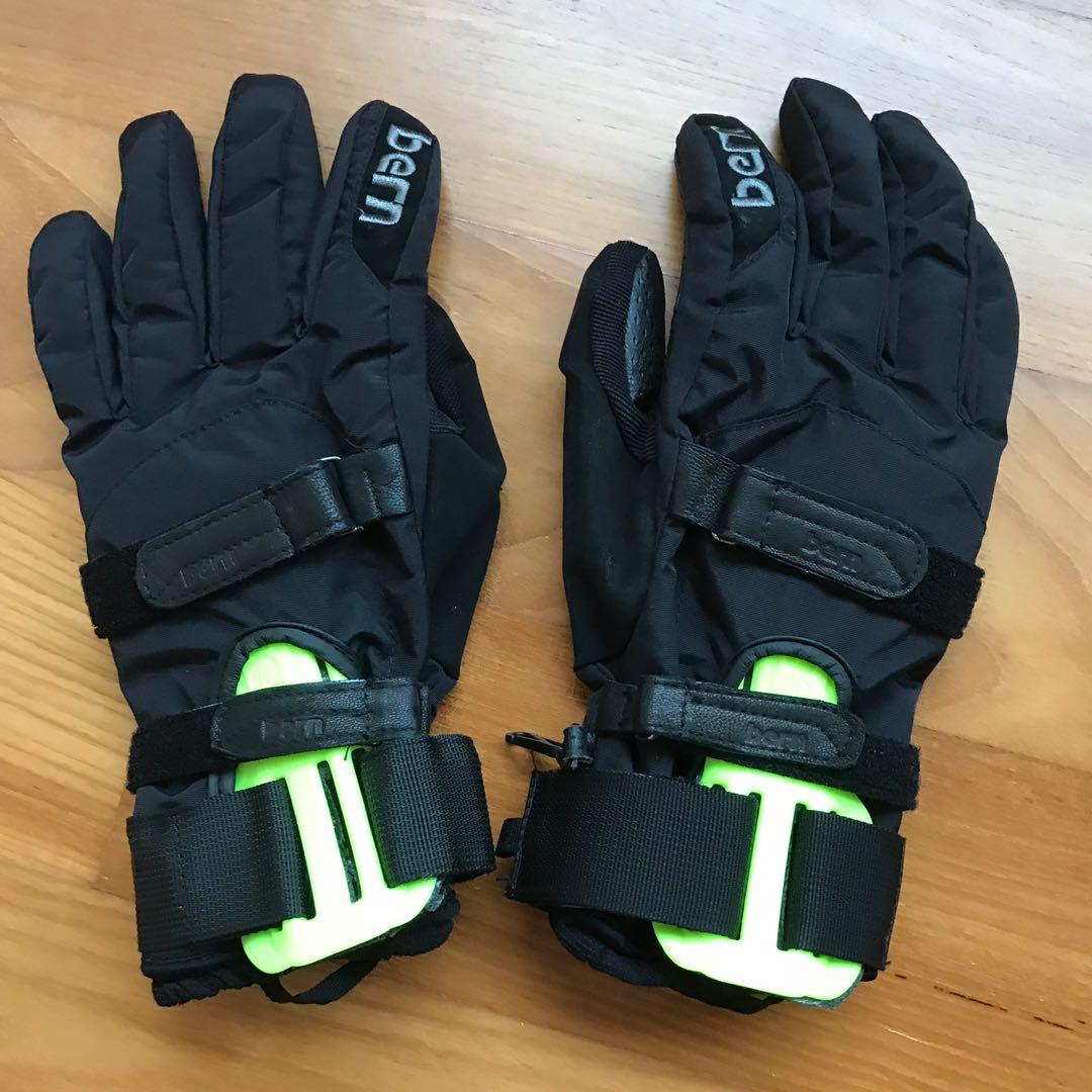 Bern Snowboarding Gloves with wrist support, Health & Nutrition, Braces