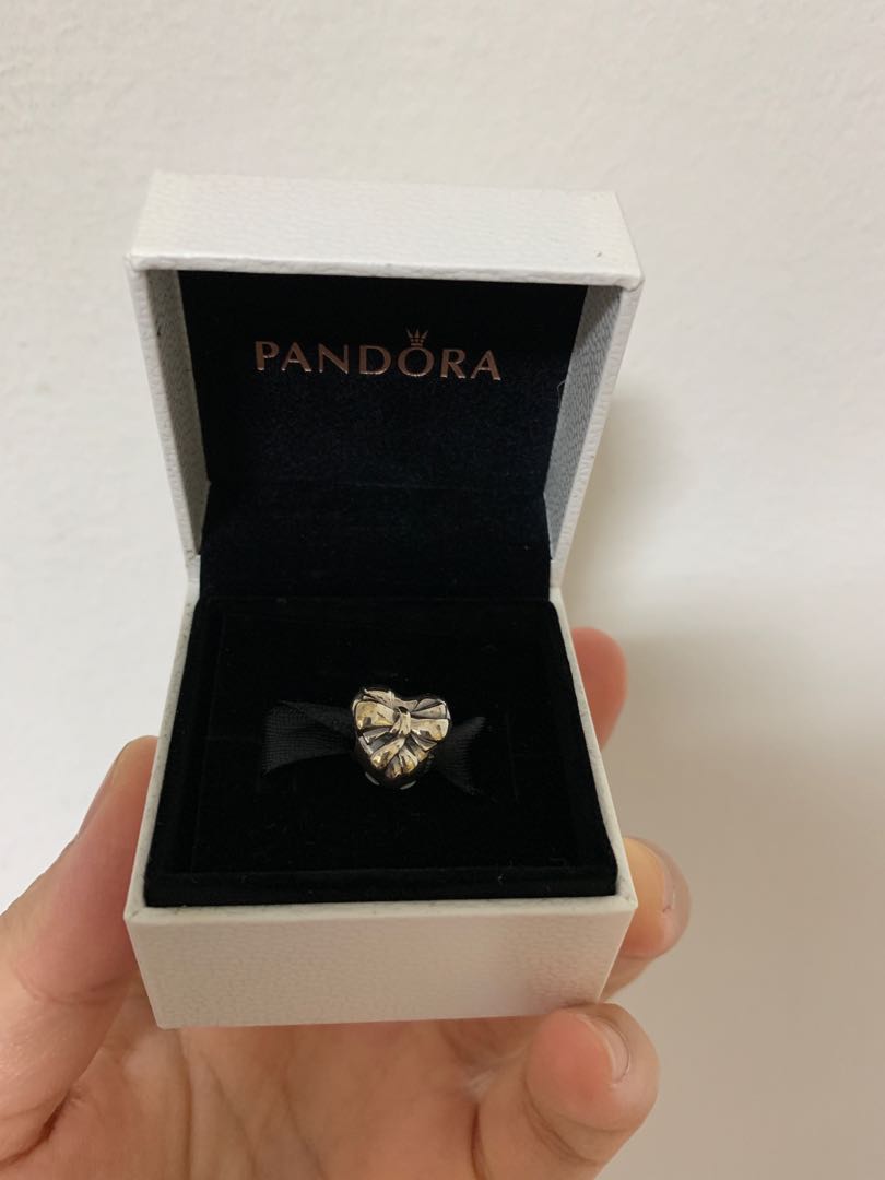 Brilliant heart bow charm sale